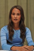 Алисия Викандер (Alicia Vikander) Hollywood Foreign Press Association press conference for 'The Man from U.N.C.L.E.' in London (July 23, 2015) 766dee429597464