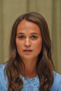 Алисия Викандер (Alicia Vikander) Hollywood Foreign Press Association press conference for 'The Man from U.N.C.L.E.' in London (July 23, 2015) 8dc8ea429597695