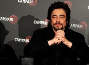 Бенисио Дель Торо (Benicio Del Toro) The Red Affair, Campari Calendar 2011 Press Conference (21 October 2010) (29xHQ) 751ff7429772939