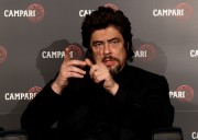 Бенисио Дель Торо (Benicio Del Toro) The Red Affair, Campari Calendar 2011 Press Conference (21 October 2010) (29xHQ) 7a7946429773031