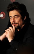 Бенисио Дель Торо (Benicio Del Toro) The Red Affair, Campari Calendar 2011 Press Conference (21 October 2010) (29xHQ) 8bfb54429772987