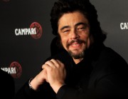 Бенисио Дель Торо (Benicio Del Toro) The Red Affair, Campari Calendar 2011 Press Conference (21 October 2010) (29xHQ) A62de0429773040