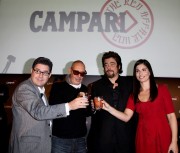 Бенисио Дель Торо (Benicio Del Toro) The Red Affair, Campari Calendar 2011 Press Conference (21 October 2010) (29xHQ) C0d22e429772917