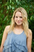 Кристен Белл (Kristen Bell) Couples Retreat press conference portraits by Vera Anderson (Beverly Hills, September 23, 2009) - 4xHQ 7e66a7430029499