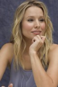 Кристен Белл (Kristen Bell) Couples Retreat press conference portraits by Munawar Hosain (Beverly Hills, September 23, 2009) (98xHQ) 9e3bfd430028735