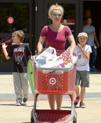 Бритни Спирс (Britney Spears) Shopping At Target With Her Boys, 08.07.2015 - 75xHQ 0e6d72431449588