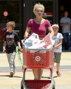 Бритни Спирс (Britney Spears) Shopping At Target With Her Boys, 08.07.2015 - 75xHQ 3c88db431449462