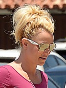 Бритни Спирс (Britney Spears) Shopping At Target With Her Boys, 08.07.2015 - 75xHQ 502172431449479