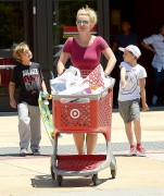 Бритни Спирс (Britney Spears) Shopping At Target With Her Boys, 08.07.2015 - 75xHQ Aa862c431449295