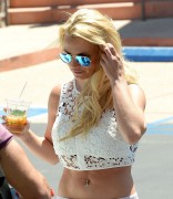 Бритни Спирс (Britney Spears) Gorgeous Abs Shopping In Sogno, Westlake Village, 17.07.2015 - 33xHQ Ac0605431448675