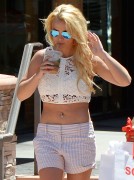 Бритни Спирс (Britney Spears) Gorgeous Abs Shopping In Sogno, Westlake Village, 17.07.2015 - 33xHQ Cc16ed431448835