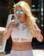 Бритни Спирс (Britney Spears) Gorgeous Abs Shopping In Sogno, Westlake Village, 17.07.2015 - 33xHQ Cebd22431448884