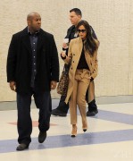 Виктория Бекхэм (Victoria Beckham) Arriving at JFK Airport in New York, 09.02.2015 - 84xHQ 0e939f431452698