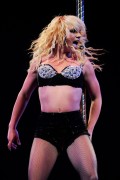 Бритни Спирс (Britney Spears) - Opening night of 'The Circus Starring Britney Spears Tour', New Orleans, 03.03.2009 - 122xHQ 188e3f431457936
