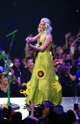 Кэти Перри (Katy Perry) performing on tour in Shanghai, 21.04.2015 (42xHQ) 24b143431457667