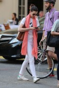 Энн Хэтэуэй (Anne Hathaway) Out in New York City, 2015 (14xHQ) 54a145431450427