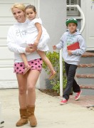 Бритни Спирс (Britney Spears) Spending Time With Her Niece Lexie And Her Boys In Calabasas, 14.06.2015 - 46xHQ 59b4d0431450475