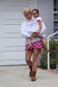 Бритни Спирс (Britney Spears) Spending Time With Her Niece Lexie And Her Boys In Calabasas, 14.06.2015 - 46xHQ 621849431450450