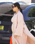 Ким Кардашян (Kim Kardashian) Pregnant Spotted At The Pantages Theatre In Hollywood, 26.07.2015 (11xHQ) 63ff92431450362