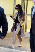 Виктория Бекхэм (Victoria Beckham) Arriving at JFK Airport in New York, 09.02.2015 - 84xHQ 9df27c431452385