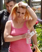 Бритни Спирс (Britney Spears) - On Her Way To The Airport Heading To Hawaii, 22.07.2015 - 69xHQ B2639e431450711