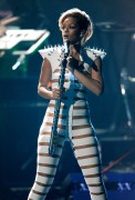 Рианна (Rihanna) American Music Awards in LA 2009 (63xHQ) D0fecb431459998