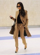 Виктория Бекхэм (Victoria Beckham) Arriving at JFK Airport in New York, 09.02.2015 - 84xHQ Ecad1f431452687