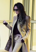 Виктория Бекхэм (Victoria Beckham) Arriving at JFK Airport in New York, 09.02.2015 - 84xHQ Ee7f2f431452656