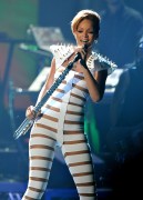 Рианна (Rihanna) American Music Awards in LA 2009 (63xHQ) Fc5cdf431459781