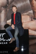 Дэвид Бекхэм (David Beckham) launch of his new Bodywear range at the H&M Times Square (New York, February 1, 2014) - 238xHQ 0d7ba1431468750