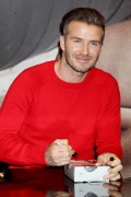 Дэвид Бекхэм (David Beckham) launch of his new Bodywear range at the H&M Times Square (New York, February 1, 2014) - 238xHQ 13a2b4431469395