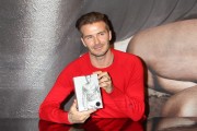 Дэвид Бекхэм (David Beckham) launch of his new Bodywear range at the H&M Times Square (New York, February 1, 2014) - 238xHQ 1e257b431468824