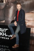 Дэвид Бекхэм (David Beckham) launch of his new Bodywear range at the H&M Times Square (New York, February 1, 2014) - 238xHQ 2028d0431468722
