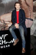 Дэвид Бекхэм (David Beckham) launch of his new Bodywear range at the H&M Times Square (New York, February 1, 2014) - 238xHQ 288d95431468662