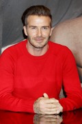 Дэвид Бекхэм (David Beckham) launch of his new Bodywear range at the H&M Times Square (New York, February 1, 2014) - 238xHQ 42eab0431469066