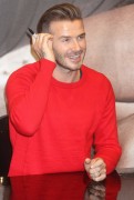 Дэвид Бекхэм (David Beckham) launch of his new Bodywear range at the H&M Times Square (New York, February 1, 2014) - 238xHQ 4c566d431468035