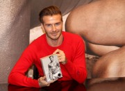Дэвид Бекхэм (David Beckham) launch of his new Bodywear range at the H&M Times Square (New York, February 1, 2014) - 238xHQ 73b0de431469671