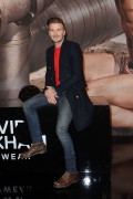 Дэвид Бекхэм (David Beckham) launch of his new Bodywear range at the H&M Times Square (New York, February 1, 2014) - 238xHQ 7492d5431468731