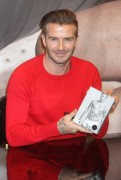 Дэвид Бекхэм (David Beckham) launch of his new Bodywear range at the H&M Times Square (New York, February 1, 2014) - 238xHQ 97f6e7431468062