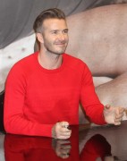 Дэвид Бекхэм (David Beckham) launch of his new Bodywear range at the H&M Times Square (New York, February 1, 2014) - 238xHQ 99a29e431468047