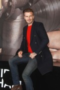Дэвид Бекхэм (David Beckham) launch of his new Bodywear range at the H&M Times Square (New York, February 1, 2014) - 238xHQ Af941c431468530