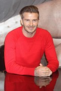 Дэвид Бекхэм (David Beckham) launch of his new Bodywear range at the H&M Times Square (New York, February 1, 2014) - 238xHQ B54b21431469746