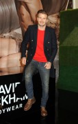 Дэвид Бекхэм (David Beckham) launch of his new Bodywear range at the H&M Times Square (New York, February 1, 2014) - 238xHQ B7d322431468771