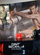 Дэвид Бекхэм (David Beckham) launch of his new Bodywear range at the H&M Times Square (New York, February 1, 2014) - 238xHQ C8dd86431468126