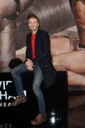 Дэвид Бекхэм (David Beckham) launch of his new Bodywear range at the H&M Times Square (New York, February 1, 2014) - 238xHQ Cad66f431468739