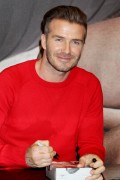 Дэвид Бекхэм (David Beckham) launch of his new Bodywear range at the H&M Times Square (New York, February 1, 2014) - 238xHQ Ce3839431469383