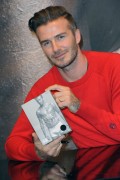 Дэвид Бекхэм (David Beckham) launch of his new Bodywear range at the H&M Times Square (New York, February 1, 2014) - 238xHQ E18c30431469411