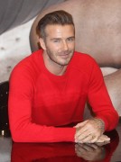 Дэвид Бекхэм (David Beckham) launch of his new Bodywear range at the H&M Times Square (New York, February 1, 2014) - 238xHQ Ff55e1431468015
