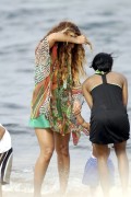 Бейонсе (Beyonce) on the beach in St.Tropez with Jay-Z (21xHQ) 7c153d432255765