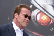 Арнольд Шварценеггер (Arnold Schwarzenegger) Terminator Genisys Premiere at the Dolby Theater (Hollywood, June 28, 2015) - 332xHQ 0605b0432979021